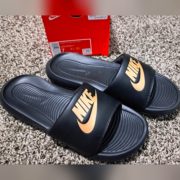 Womens Nike Victori One Slide - Picture 1 of 5